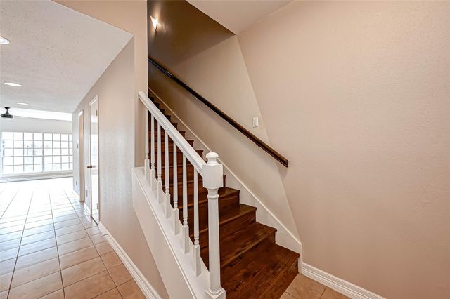 2232 S Piney Point Road 103, Houston, TX 77063