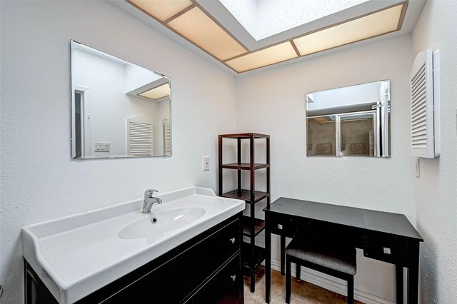 2232 S Piney Point Road 103, Houston, TX 77063