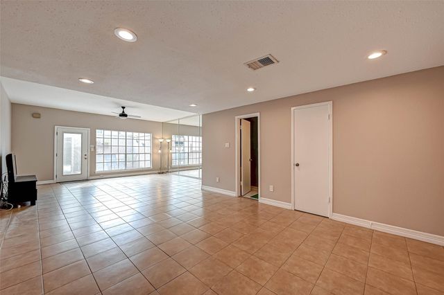 2232 S Piney Point Road 103, Houston, TX 77063