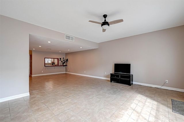 2232 S Piney Point Road 103, Houston, TX 77063