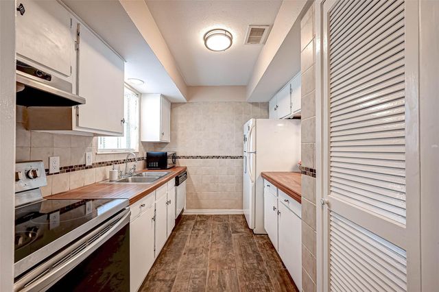 2232 S Piney Point Road 103, Houston, TX 77063