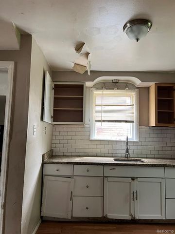 16617 Mendota Street, Detroit, MI 48221