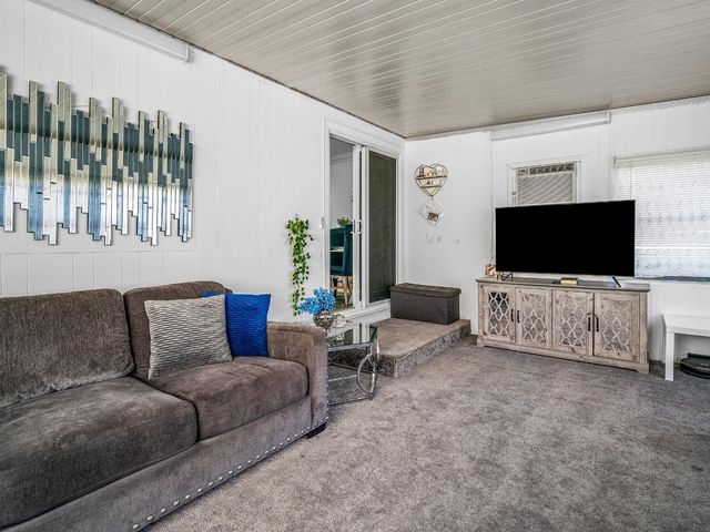 2580 Roslyn Way, Sacramento, CA 95821