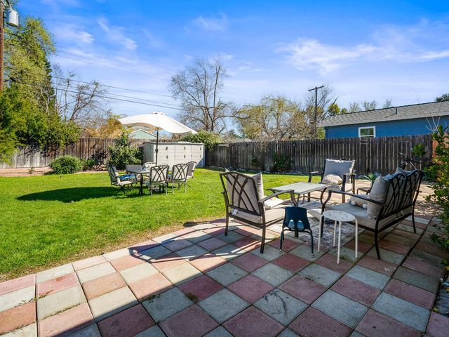 2580 Roslyn Way, Sacramento, CA 95821