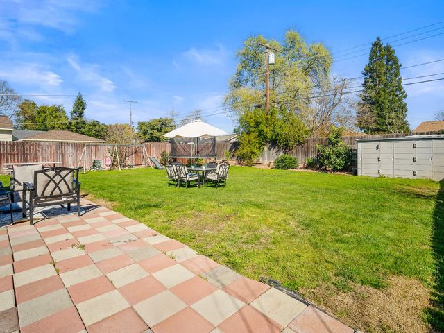 2580 Roslyn Way, Sacramento, CA 95821