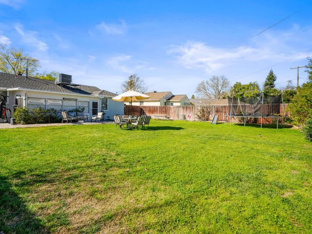 2580 Roslyn Way, Sacramento, CA 95821