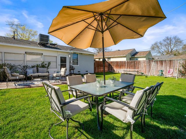 2580 Roslyn Way, Sacramento, CA 95821