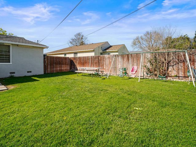 2580 Roslyn Way, Sacramento, CA 95821