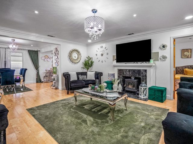 2580 Roslyn Way, Sacramento, CA 95821