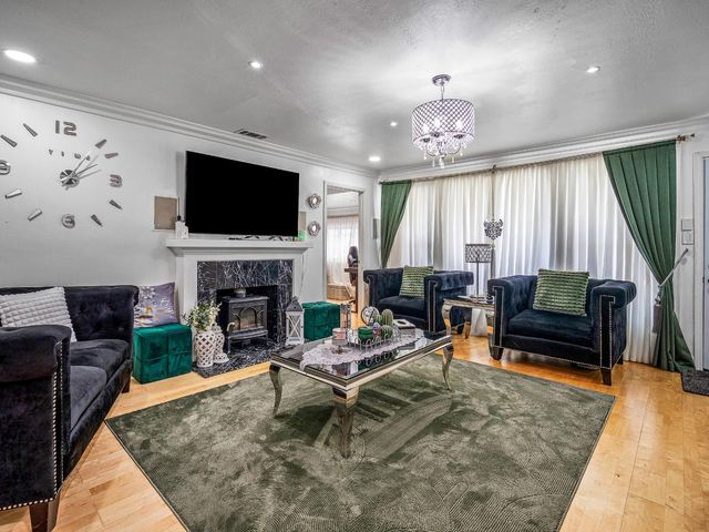 2580 Roslyn Way, Sacramento, CA 95821