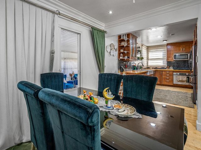 2580 Roslyn Way, Sacramento, CA 95821