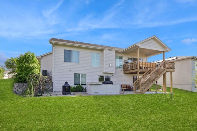8707 Long Meadow Drive, Johnston, IA 50131