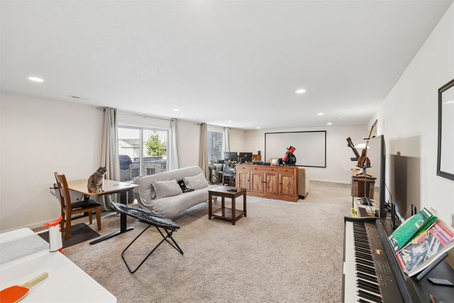 8707 Long Meadow Drive, Johnston, IA 50131