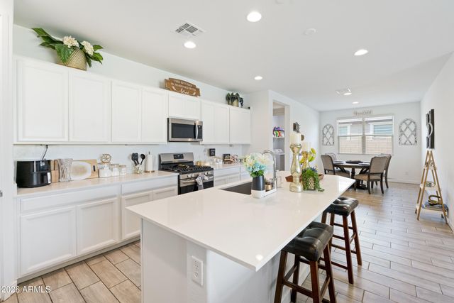 9512 W TURNEY Avenue, Phoenix, AZ 85037