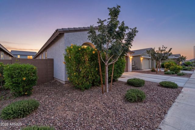 9512 W TURNEY Avenue, Phoenix, AZ 85037