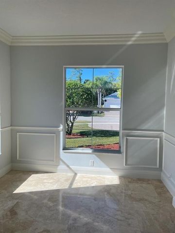 9326 Plantation Estates Dr, Royal Palm Beach, FL 33411