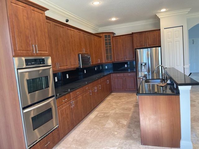 9326 Plantation Estates Dr, Royal Palm Beach, FL 33411