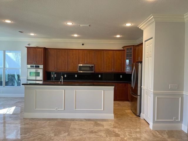 9326 Plantation Estates Dr, Royal Palm Beach, FL 33411