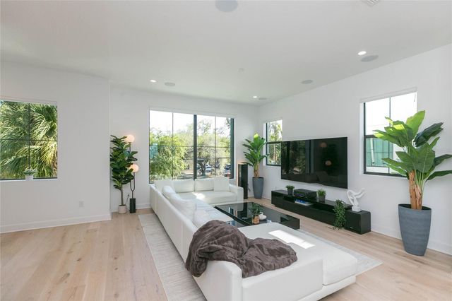 2851 W GANDY BOULEVARD 5, Tampa, FL 33611