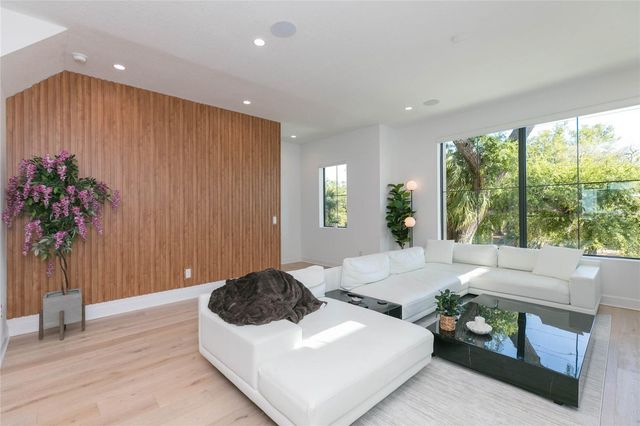 2851 W GANDY BOULEVARD 5, Tampa, FL 33611