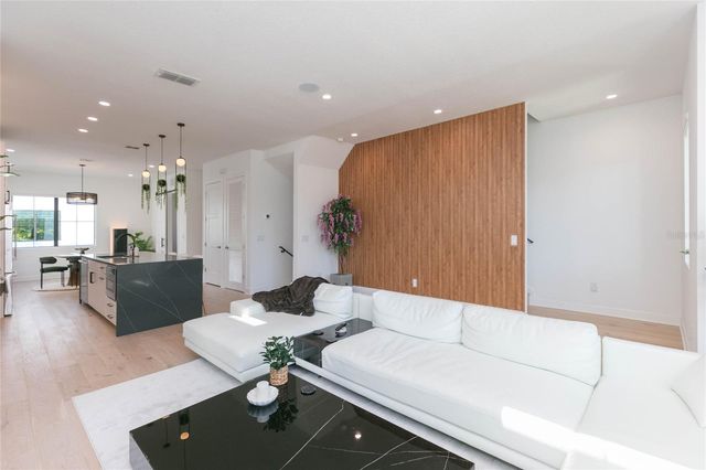 2851 W GANDY BOULEVARD 5, Tampa, FL 33611