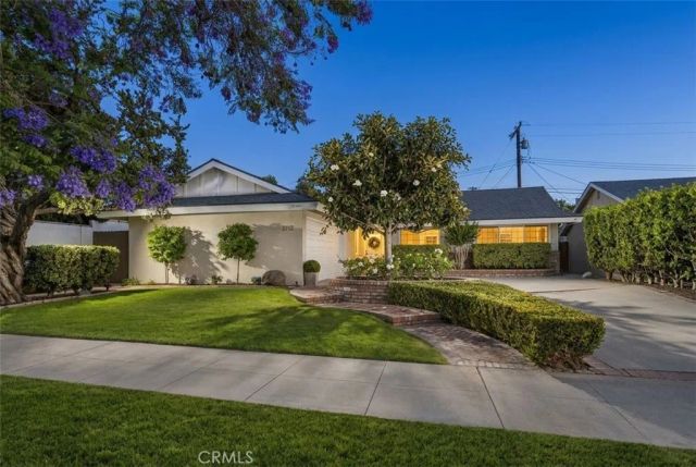 2712 E Jacaranda Avenue, Orange, CA 92867