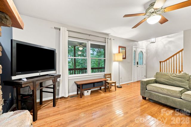 291 Merrills Chase Road, Asheville, NC 28803
