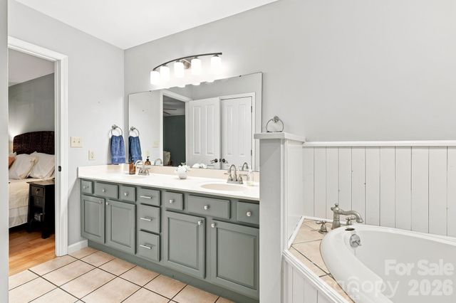 291 Merrills Chase Road, Asheville, NC 28803