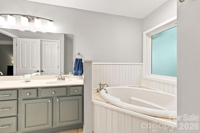 291 Merrills Chase Road, Asheville, NC 28803