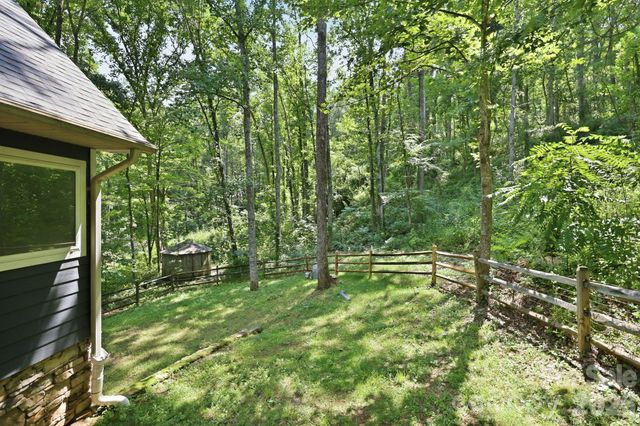291 Merrills Chase Road, Asheville, NC 28803