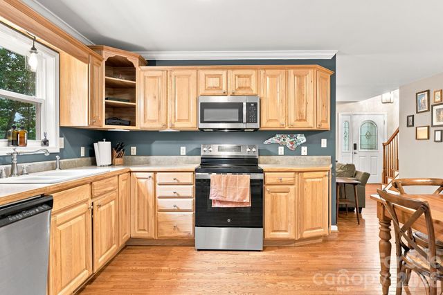 291 Merrills Chase Road, Asheville, NC 28803