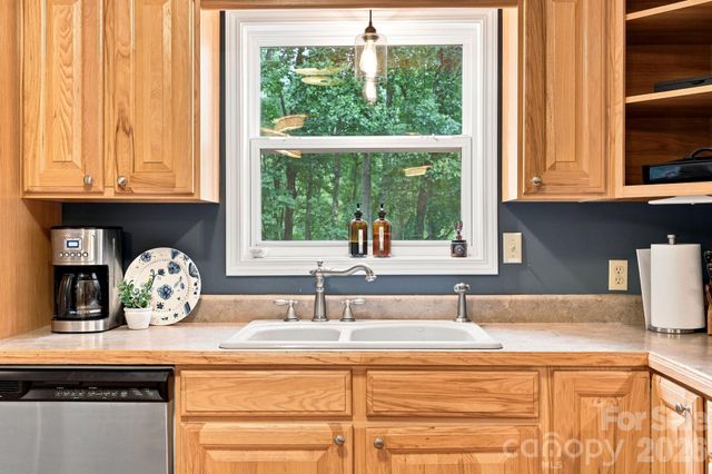 291 Merrills Chase Road, Asheville, NC 28803