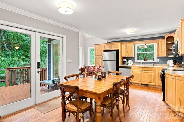 291 Merrills Chase Road, Asheville, NC 28803