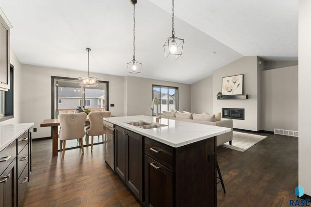 5300 E 64th St Street, Sioux Falls, SD 57108