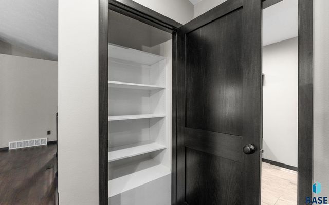 5300 E 64th St Street, Sioux Falls, SD 57108