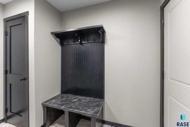 5300 E 64th St Street, Sioux Falls, SD 57108