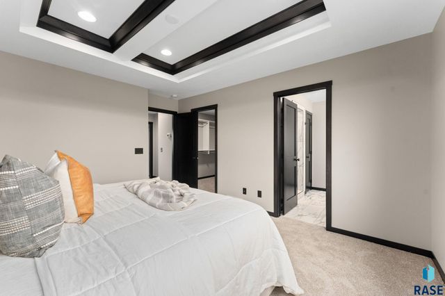 5300 E 64th St Street, Sioux Falls, SD 57108