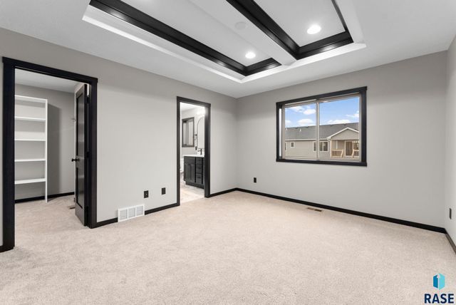 5300 E 64th St Street, Sioux Falls, SD 57108