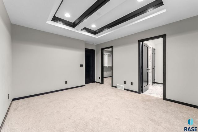 5300 E 64th St Street, Sioux Falls, SD 57108