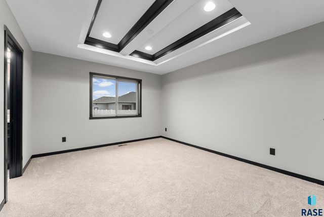 5300 E 64th St Street, Sioux Falls, SD 57108