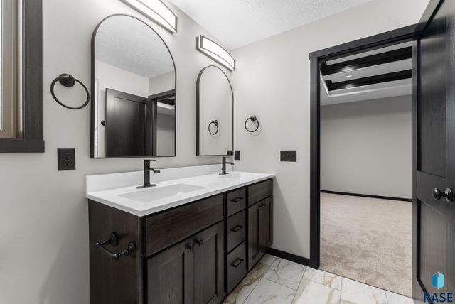 5300 E 64th St Street, Sioux Falls, SD 57108