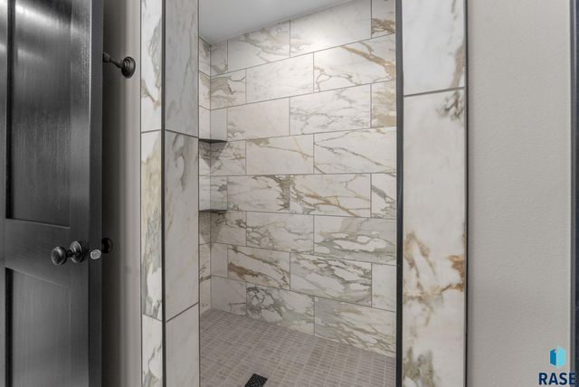 5300 E 64th St Street, Sioux Falls, SD 57108