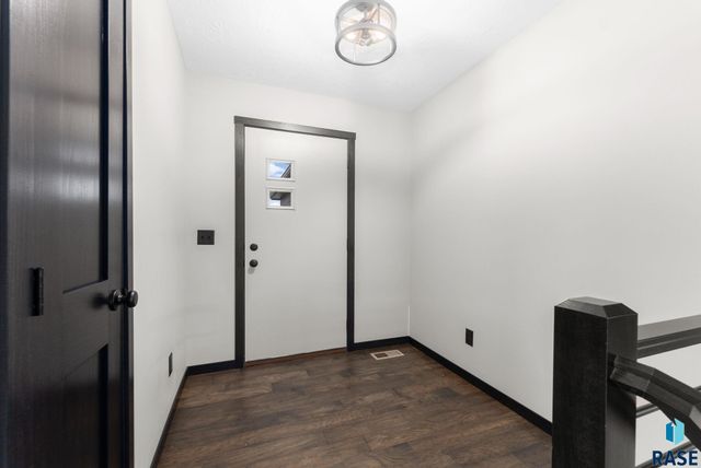 5300 E 64th St Street, Sioux Falls, SD 57108