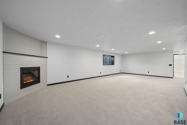 5300 E 64th St Street, Sioux Falls, SD 57108