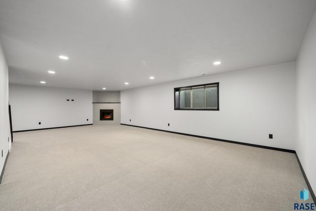 5300 E 64th St Street, Sioux Falls, SD 57108