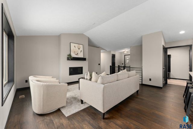 5300 E 64th St Street, Sioux Falls, SD 57108