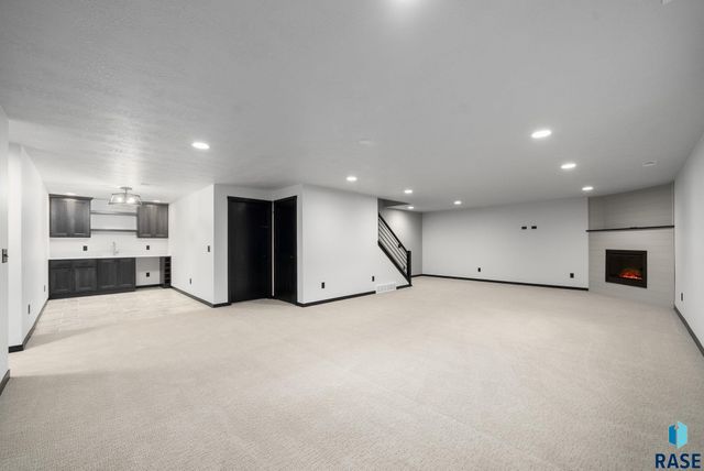 5300 E 64th St Street, Sioux Falls, SD 57108