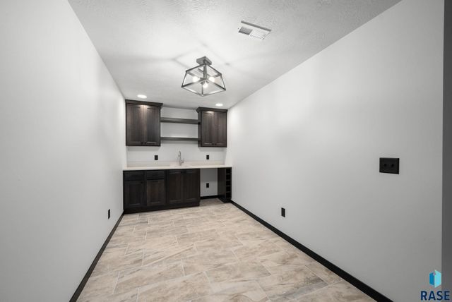 5300 E 64th St Street, Sioux Falls, SD 57108