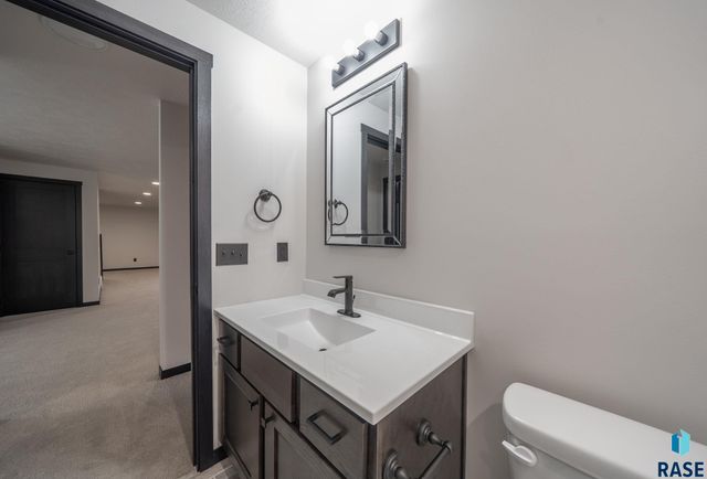 5300 E 64th St Street, Sioux Falls, SD 57108