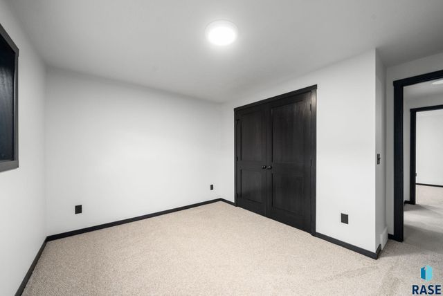 5300 E 64th St Street, Sioux Falls, SD 57108